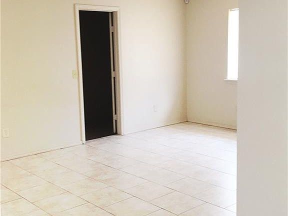 3rd image of 1425 Grand Blvd