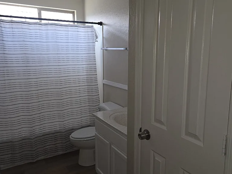 1410 S 107th Ln — Photo 3