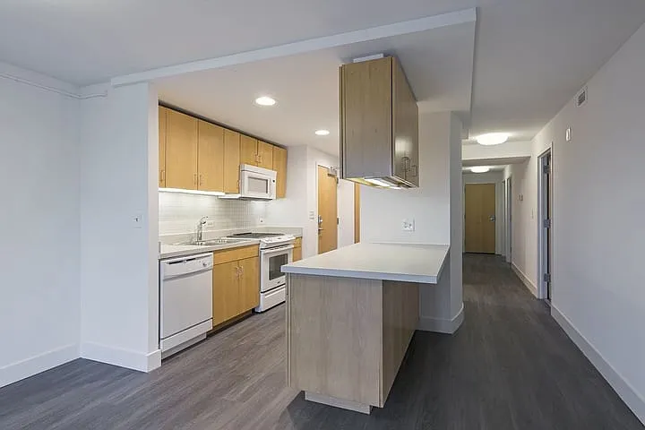 1400 E. 57th Street — Photo 23