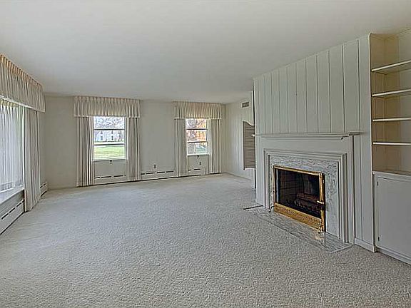 3rd image of 604 W Lake Ave