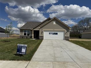 1704 Chevington Chase, Tipp City, OH 45371