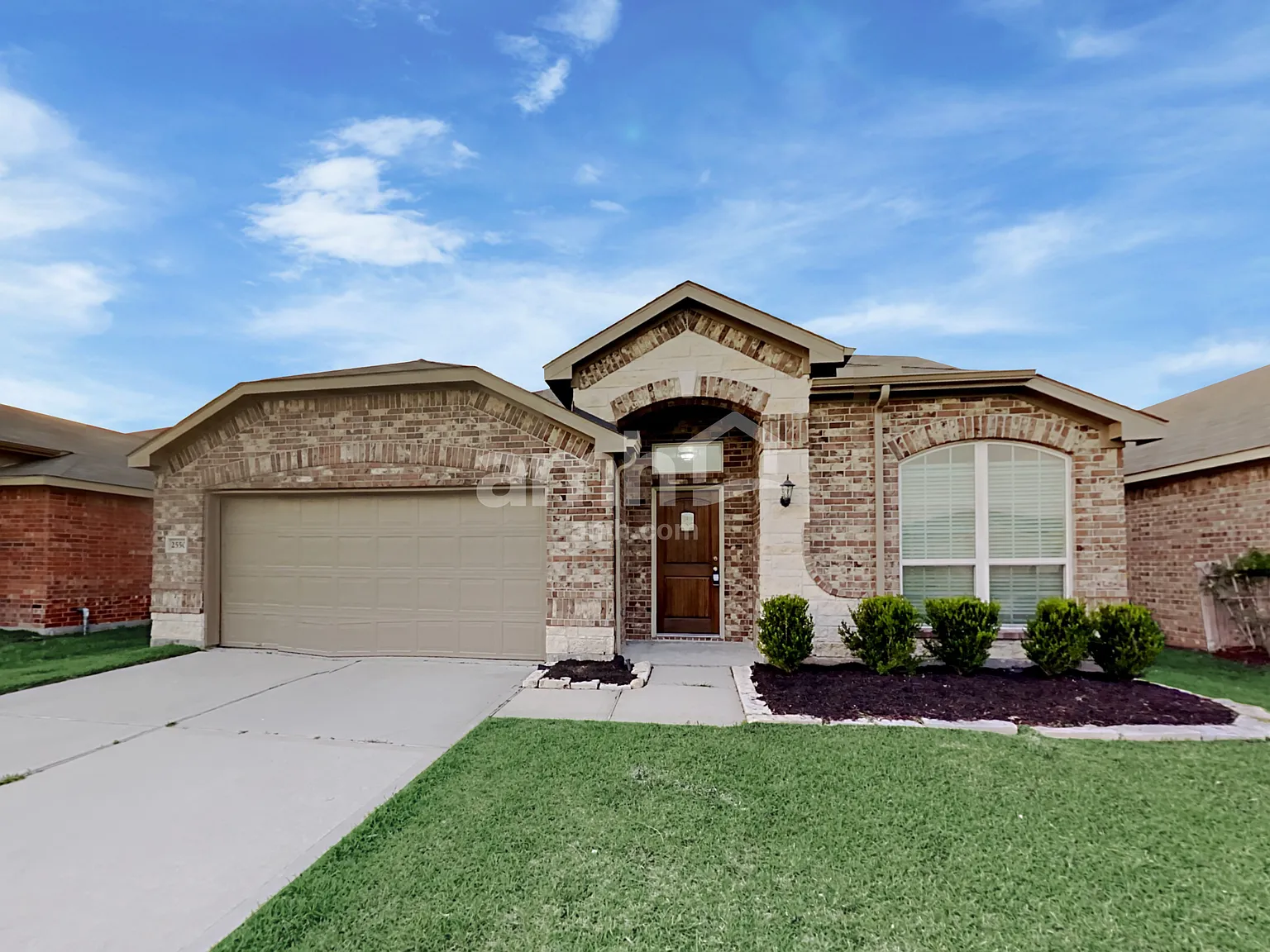 4 bed, 2.0 bath, 2621 sqft, $2,345 — Photo 1