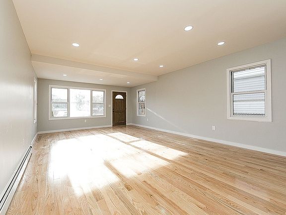 4th image of 11029 159th St