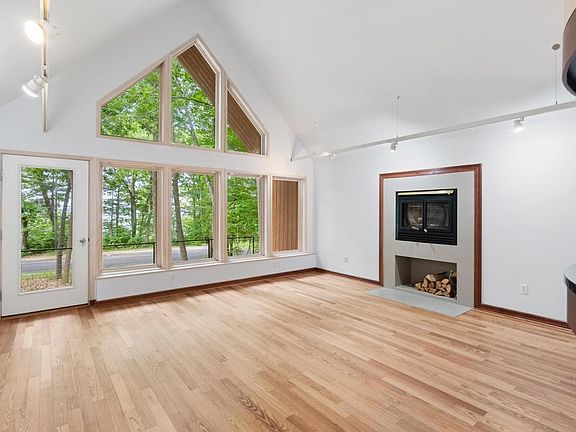 4th image of 8063 S Lake Shore Dr