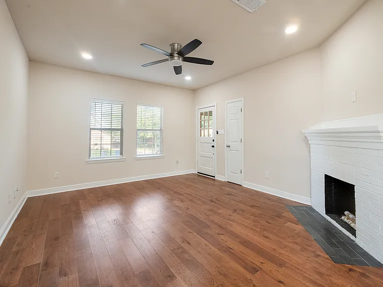 807 Hollywood Ave — Photo 9
