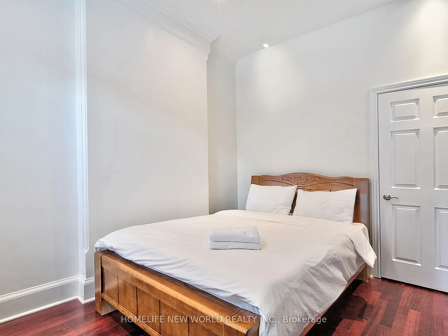 3 bed, $1,300 — Photo 4