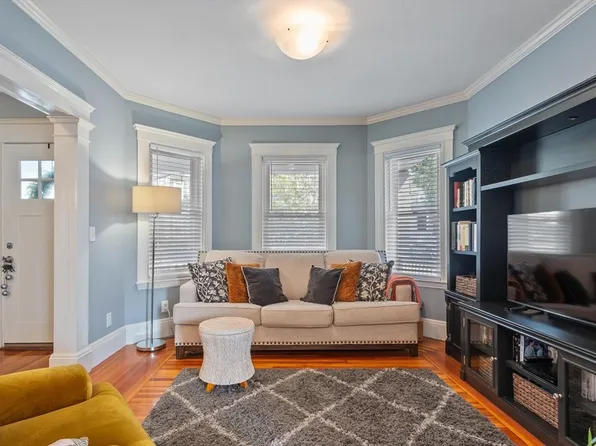 24 Barton St #1, Somerville, MA 02144