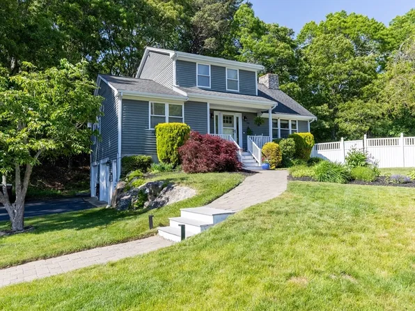 15 Heritage Rd, Acushnet, MA 02743