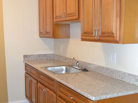 3rd image of 1220 Brookfield Ave APT B