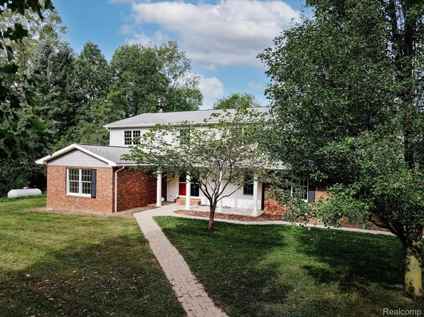 4216 Meadow Pond Ln, Metamora, MI 48455