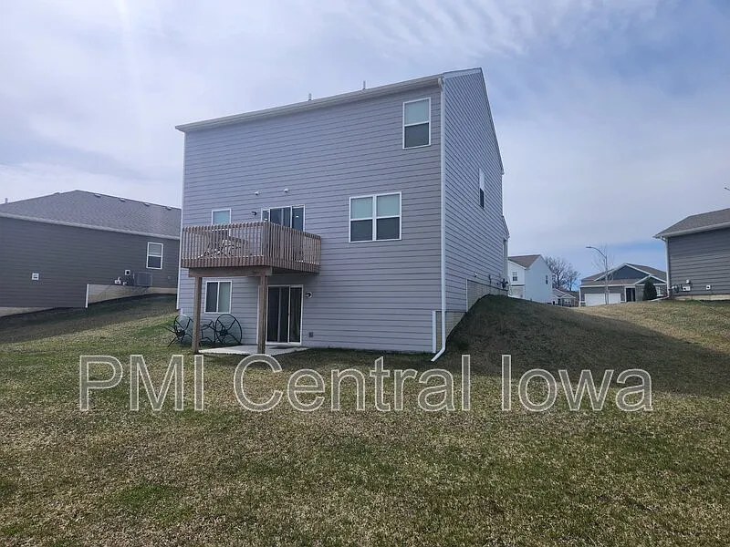 4 bed, 2.5 bath, 2114 sqft, $2,550 — Photo 3