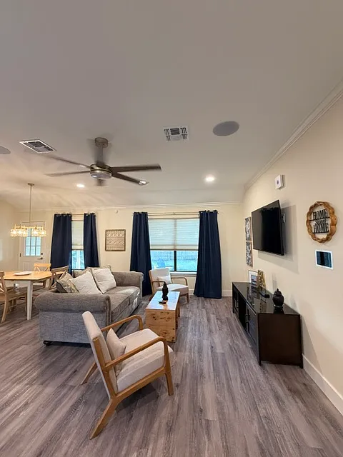 3 bed, 1212 sqft, $1,975 — Photo 3