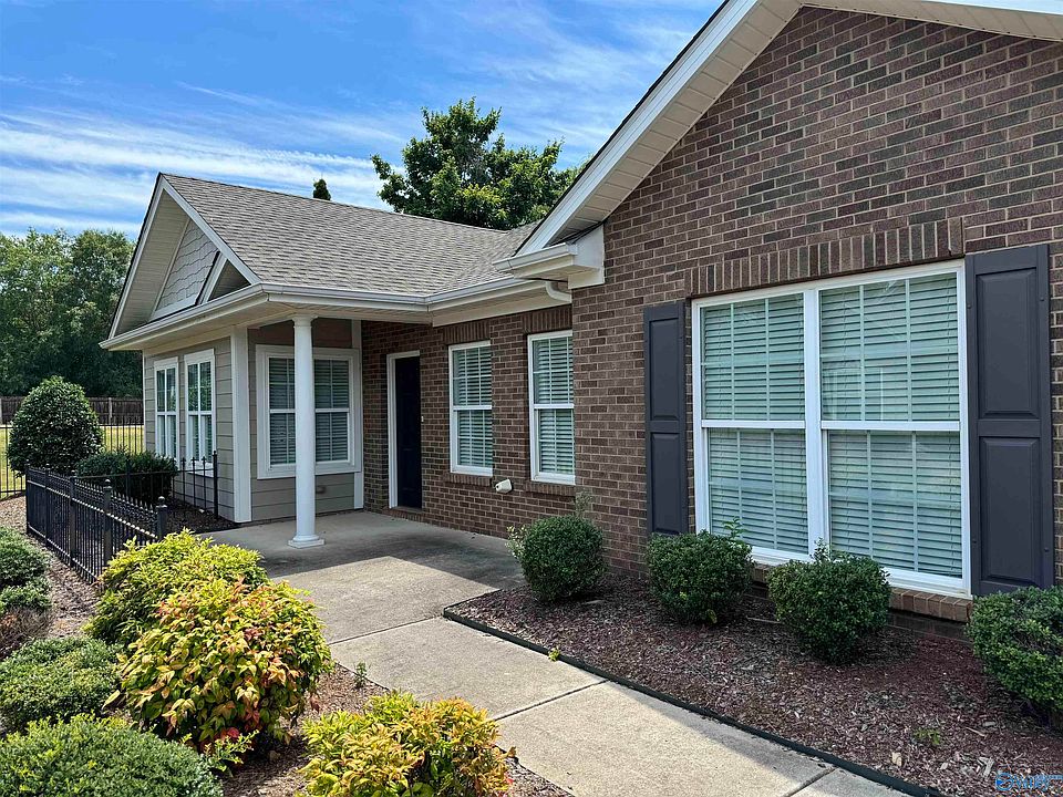 1st image of 16 Moore Farm Cir NW
