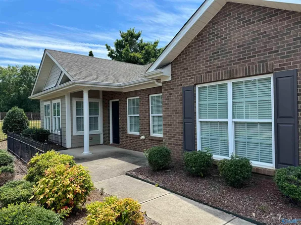 16 Moore Farm Cir NW, Huntsville, AL 35806