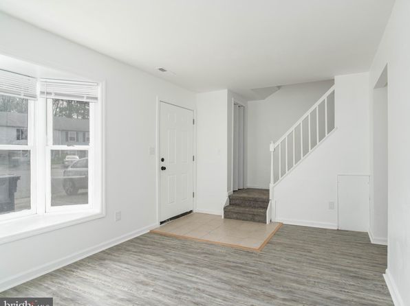 327 Thayer Ct, Newark, DE 19702