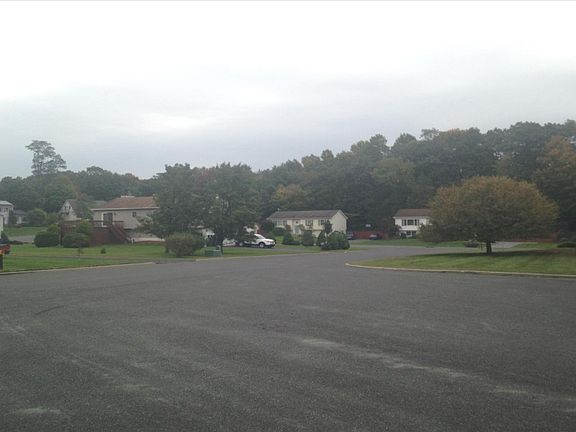 4th image of 5 Maryland Ct