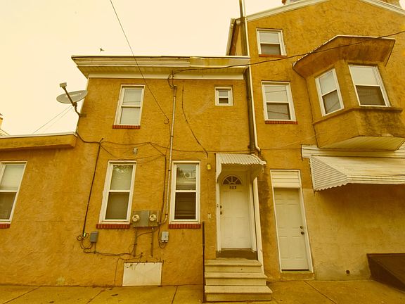2nd image of 325 S Jackson St