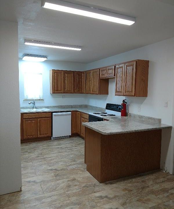 1st image of 626 Washington St NE