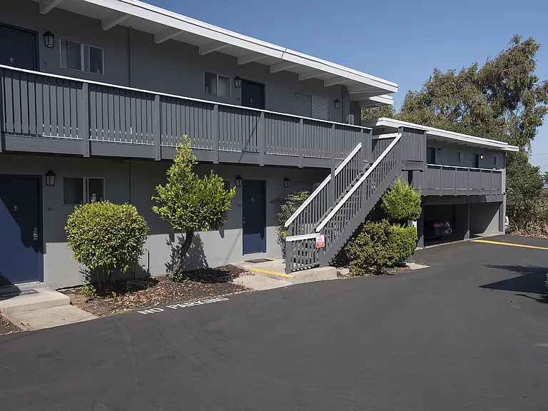 Monterey Townhouse — Photo 47