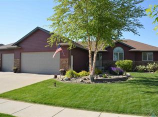 7901 W Chesapeake Ln, Sioux Falls, SD 57106