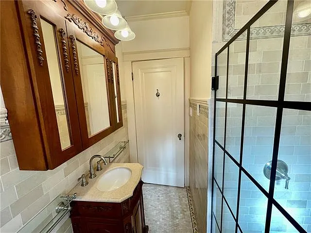 8012 Burthe St — Photo 30