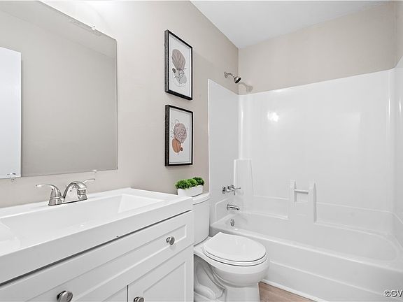 3rd image of 358 Red Oak Dr