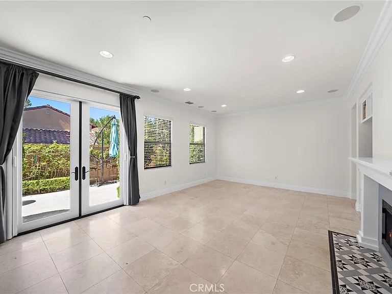 61 Shade Tree — Photo 2