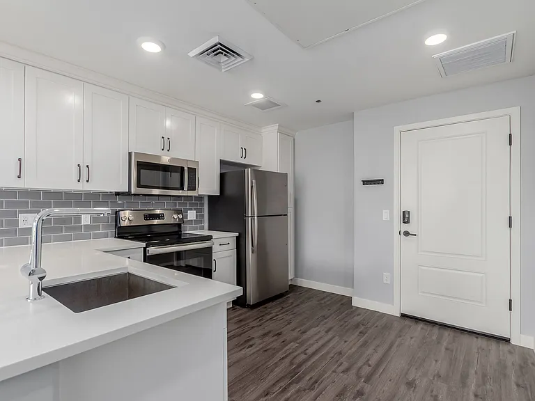 475 N 9th St #303 — Photo 3