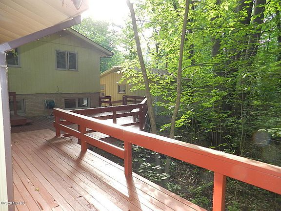 4th image of 1420 Point O Woods Dr