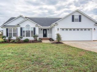 370 Smithview Dr, Chesnee, SC 29323