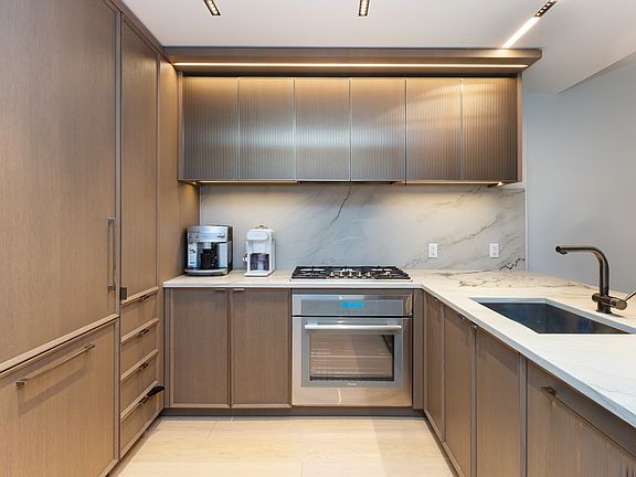 4th image of 58 Saint Marks Pl #602