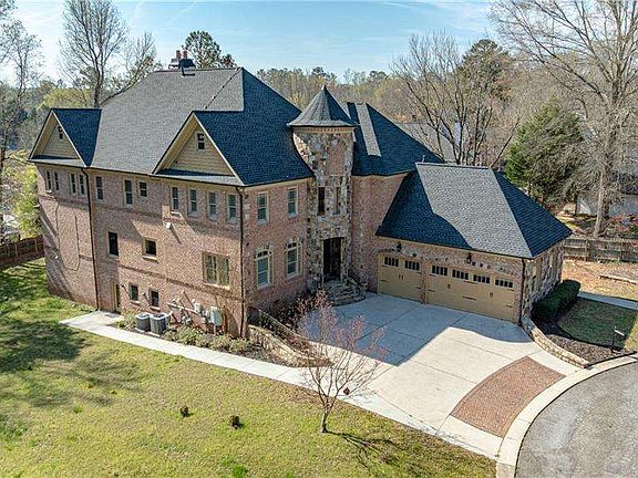 3rd image of 7611 Regency Cir