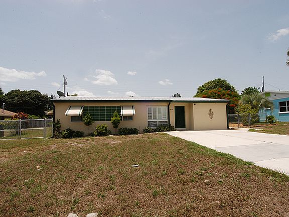 3rd image of 2614 Ne Roberta St.