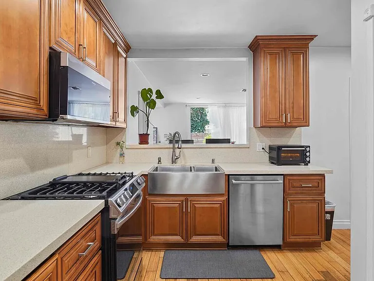 3801 Sutro Ave — Photo 16
