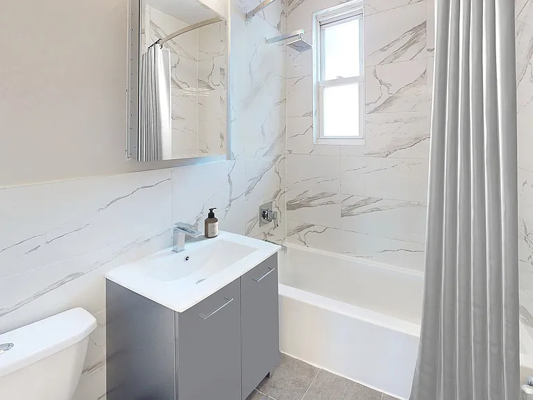 Lindcrest Apartments — Photo 11