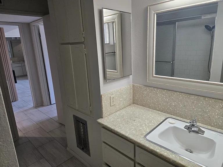 306 W Maryland Ave #5 — Photo 6