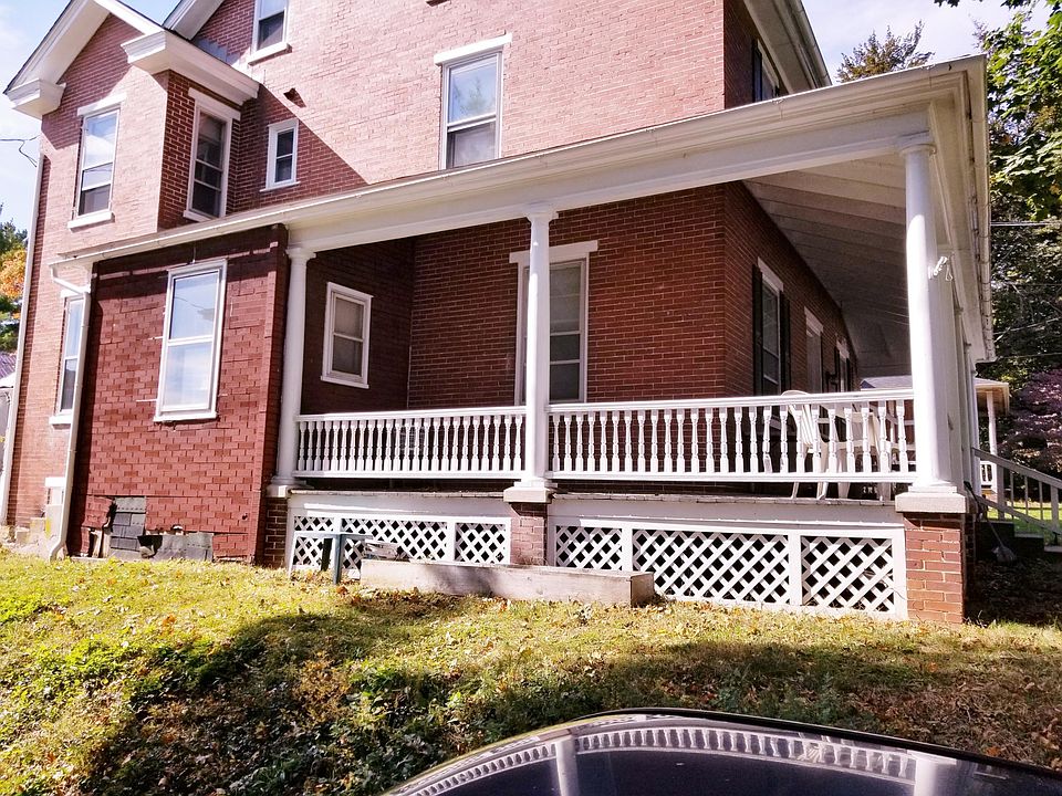 1st image of 124 W Main St #4