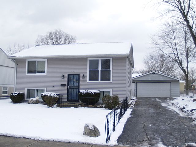 1st image of 123 N Oak Ln