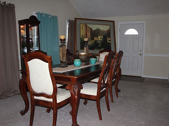 4th image of 209 N Chateau Dr