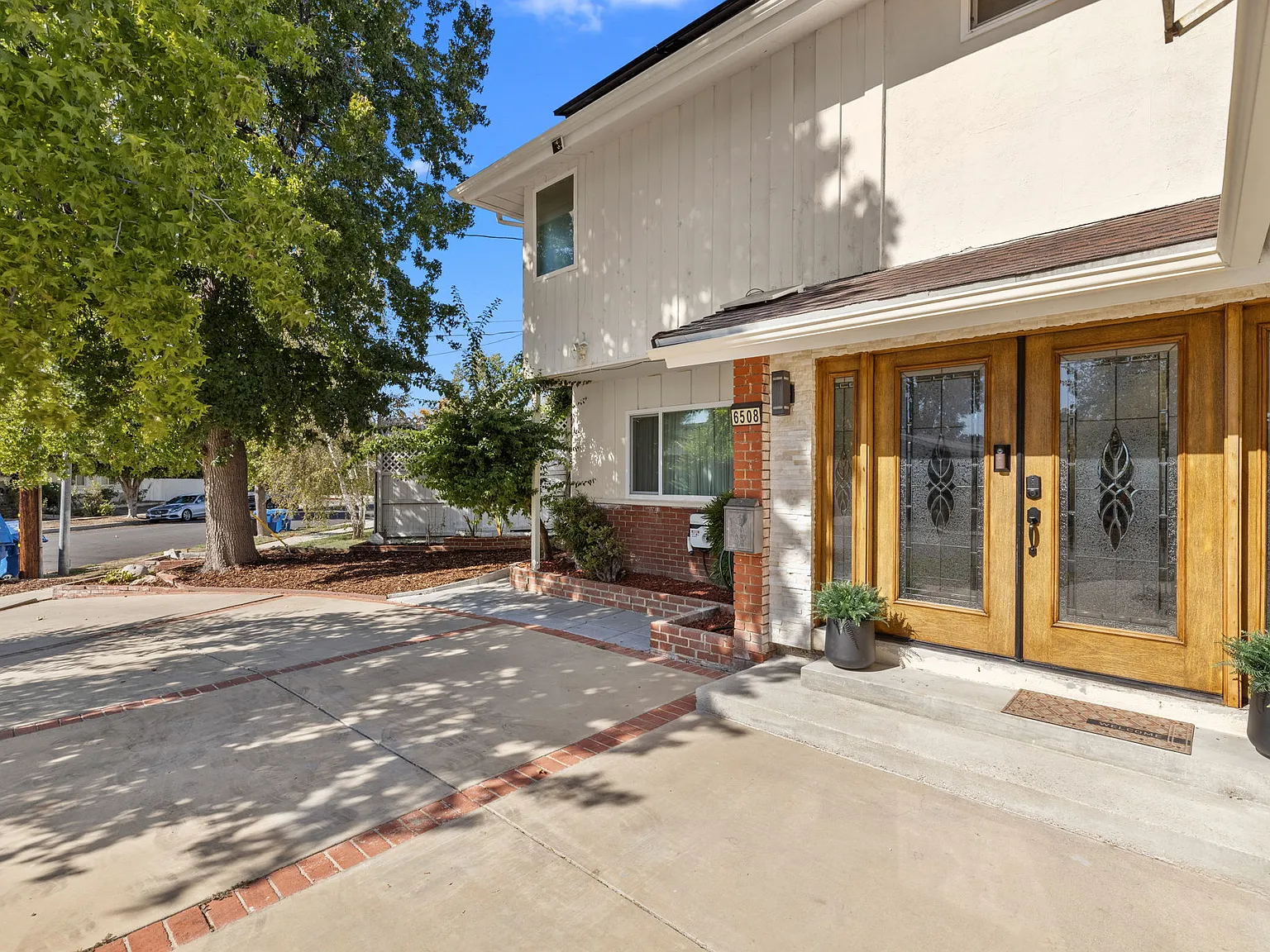 4 bed, 2.5 bath, 2524 sqft, $8,500 — Photo 3