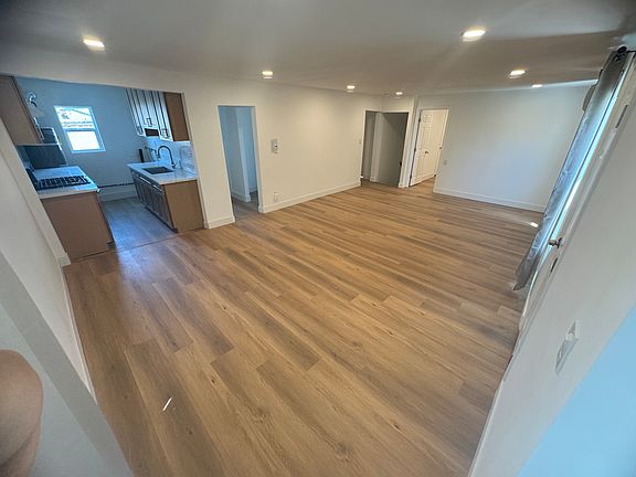 4th image of 516 W 109th St Unit B