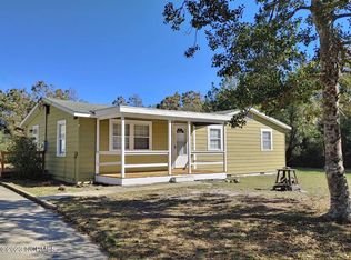106 Juniper Rd, Pine Knoll Shores, NC 28512