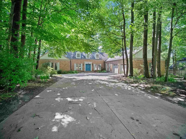 707 Oaktree Ct, Fort Wayne, IN 46845