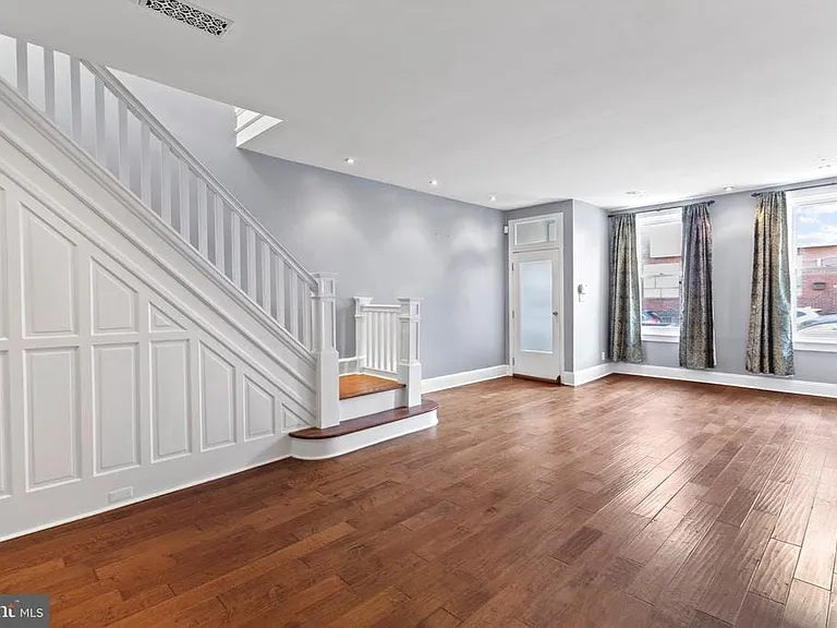 2443 E Cumberland St — Photo 2