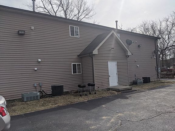 4th image of 2220 Kemble Ave