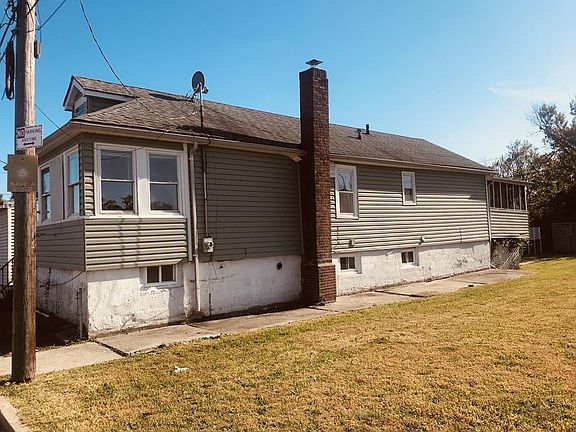 5th image of 148 Fox Beach Ave
