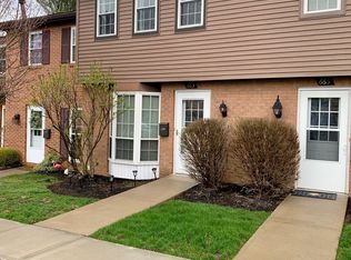 663 Newton Sq, Coraopolis, PA 15108