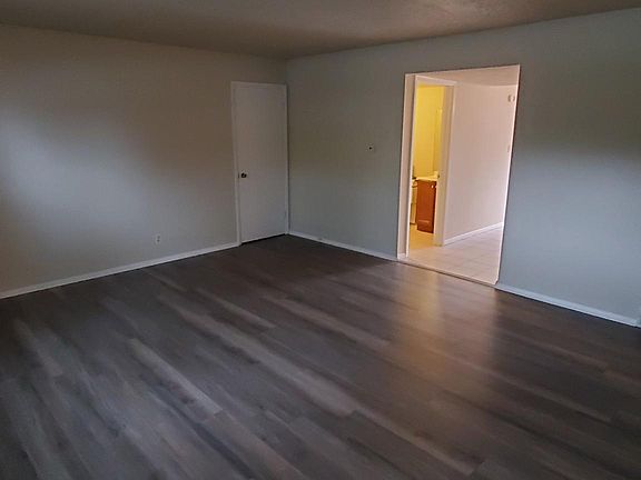 3rd image of 2215 Glenwood Ave