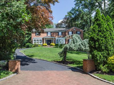 1062 Plandome Rd, Manhasset, NY, 11030