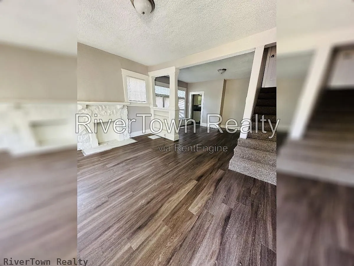 3 bed, 2.0 bath, 1619 sqft, $1,295 — Photo 2